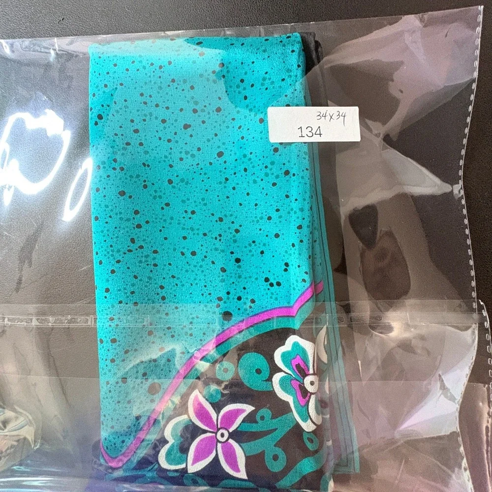 Linda Allard for Ellen Tracy Silk Scarf Teal Floral Medallion Square 34x34 Japan